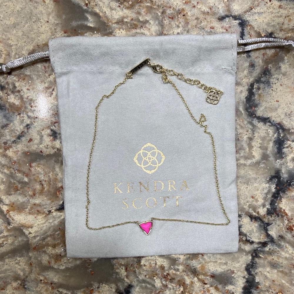 Kendra Scott necklace!!